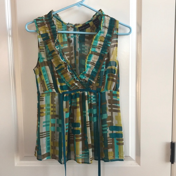 ❣️❣️❣️Sleeveless Ruffle Front Top - Picture 2 of 9